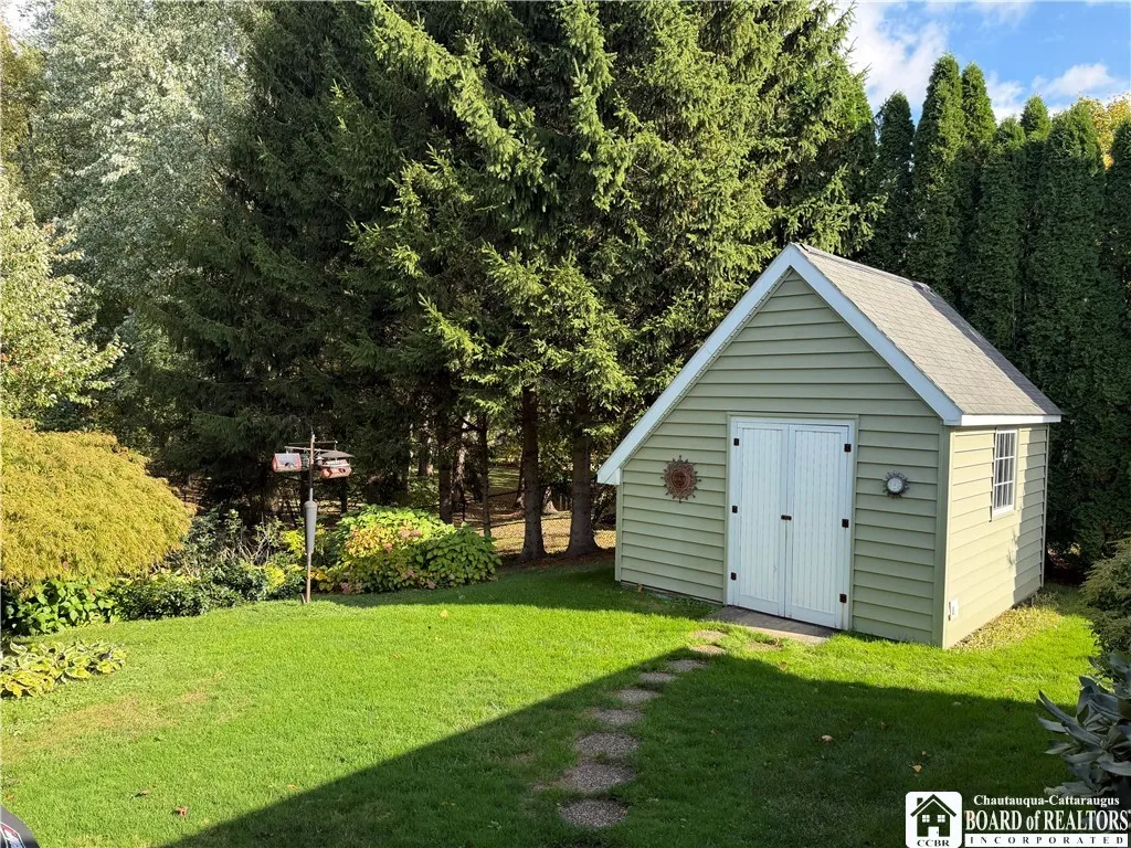 335 Chestnut Street, Pomfret, New York 14063, Pomfret, New York 14063, 3 Bedrooms Bedrooms, 12 Rooms Rooms,2 BathroomsBathrooms,Residential,For Sale,335 Chestnut Street, Pomfret, New York 14063,0,R1646606