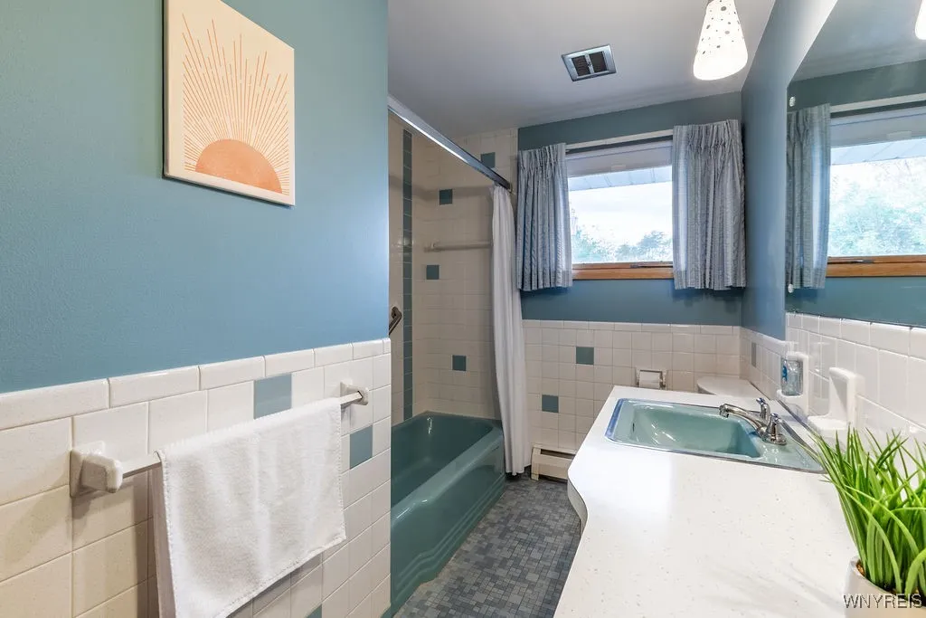 40 Maplegrove Avenue, Tonawanda, New York 14150, Tonawanda, New York 14150, 3 Bedrooms Bedrooms, 7 Rooms Rooms,1 BathroomBathrooms,Residential,For Sale,40 Maplegrove Avenue, Tonawanda, New York 14150,0,B1646649