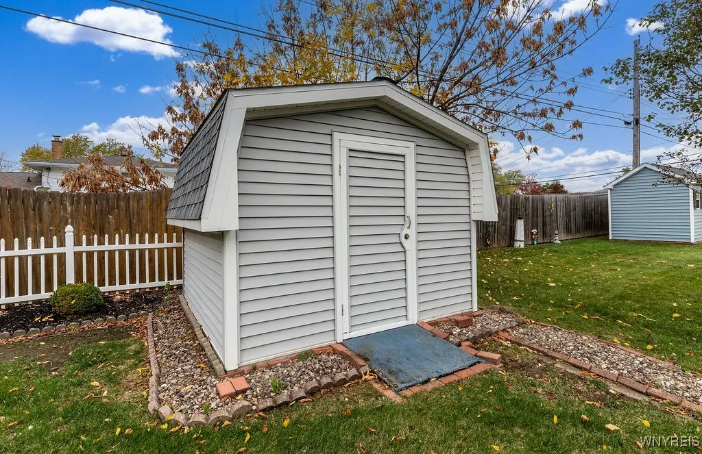 40 Maplegrove Avenue, Tonawanda, New York 14150, Tonawanda, New York 14150, 3 Bedrooms Bedrooms, 7 Rooms Rooms,1 BathroomBathrooms,Residential,For Sale,40 Maplegrove Avenue, Tonawanda, New York 14150,0,B1646649