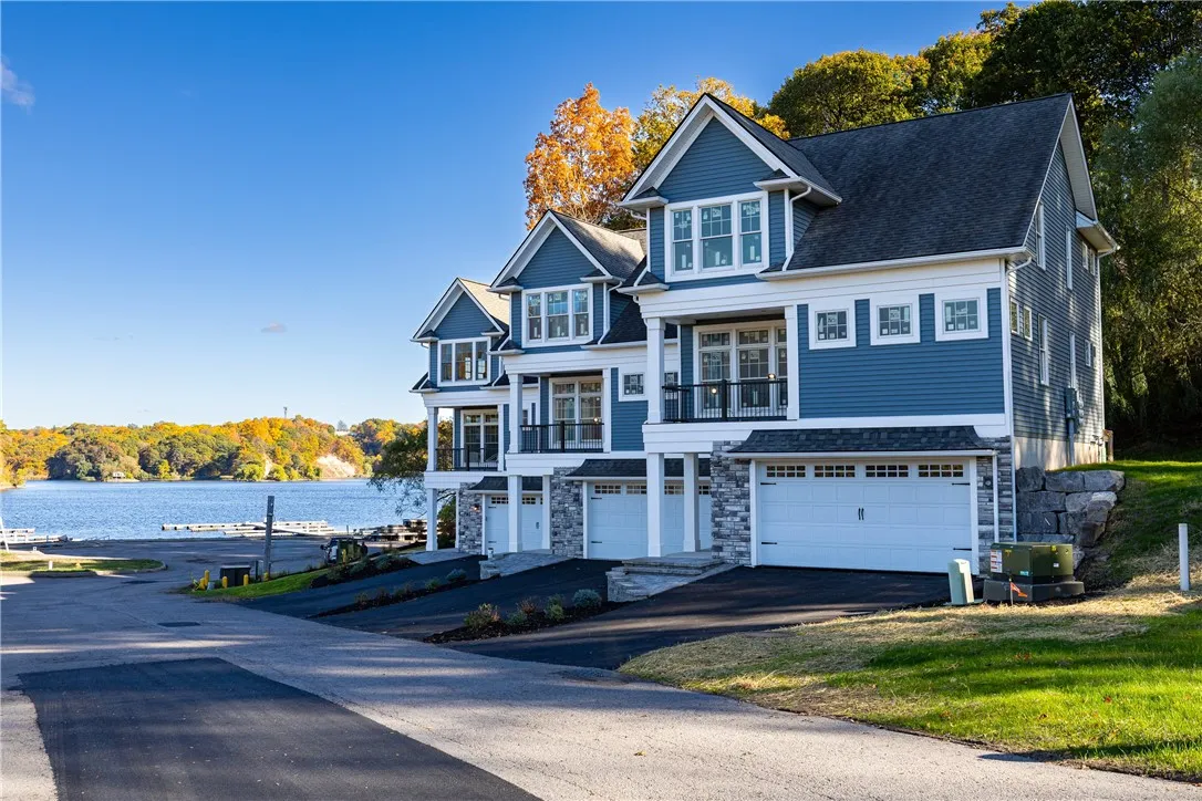 407 Newport Road, Irondequoit, New York 14622, Irondequoit, New York 14622, 3 Bedrooms Bedrooms, 7 Rooms Rooms,4 BathroomsBathrooms,Residential,For Sale,407 Newport Road, Irondequoit, New York 14622,0,R1646672