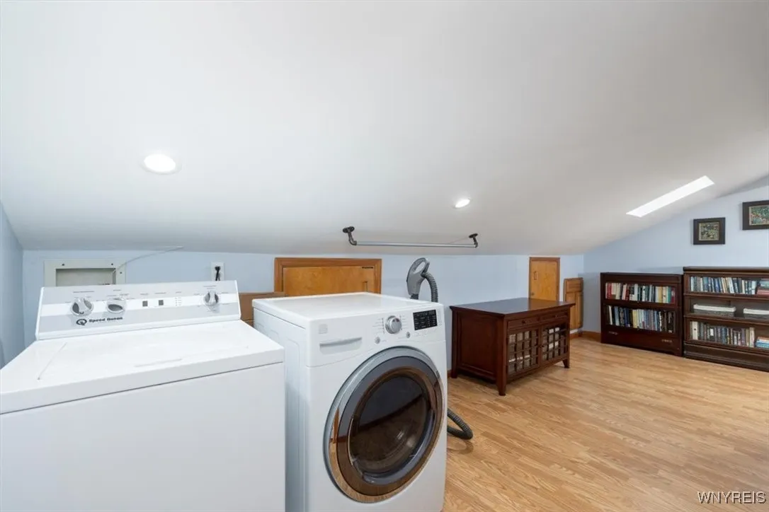 Bonus Room - 2nd floor laundry with much additional space