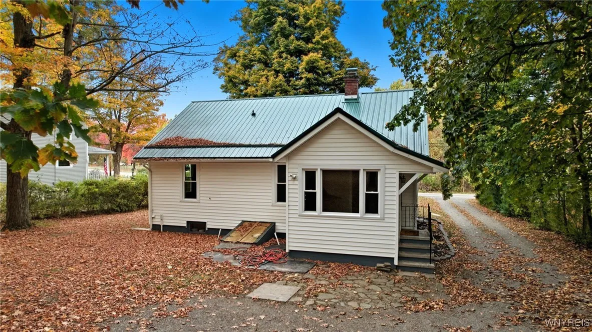 2155 Lakeview Road, Hamburg, New York 14085, Hamburg, New York 14085, 3 Bedrooms Bedrooms, 8 Rooms Rooms,1 BathroomBathrooms,Residential,For Sale,2155 Lakeview Road, Hamburg, New York 14085,0,B1646485