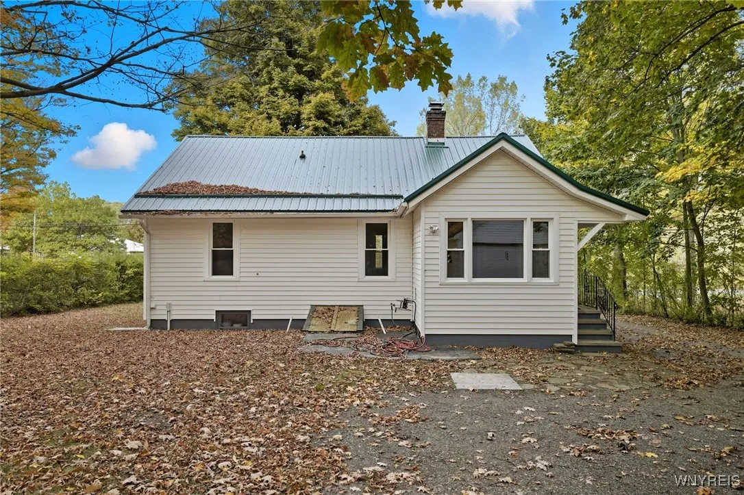 2155 Lakeview Road, Hamburg, New York 14085, Hamburg, New York 14085, 3 Bedrooms Bedrooms, 8 Rooms Rooms,1 BathroomBathrooms,Residential,For Sale,2155 Lakeview Road, Hamburg, New York 14085,0,B1646485