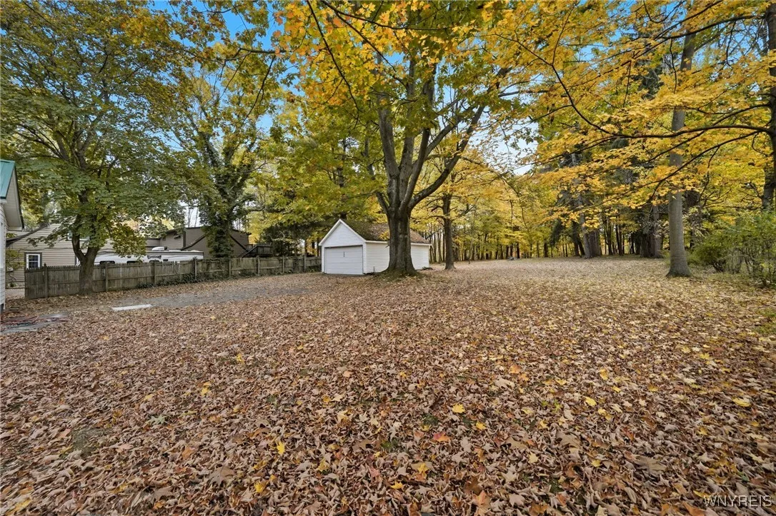 2155 Lakeview Road, Hamburg, New York 14085, Hamburg, New York 14085, 3 Bedrooms Bedrooms, 8 Rooms Rooms,1 BathroomBathrooms,Residential,For Sale,2155 Lakeview Road, Hamburg, New York 14085,0,B1646485