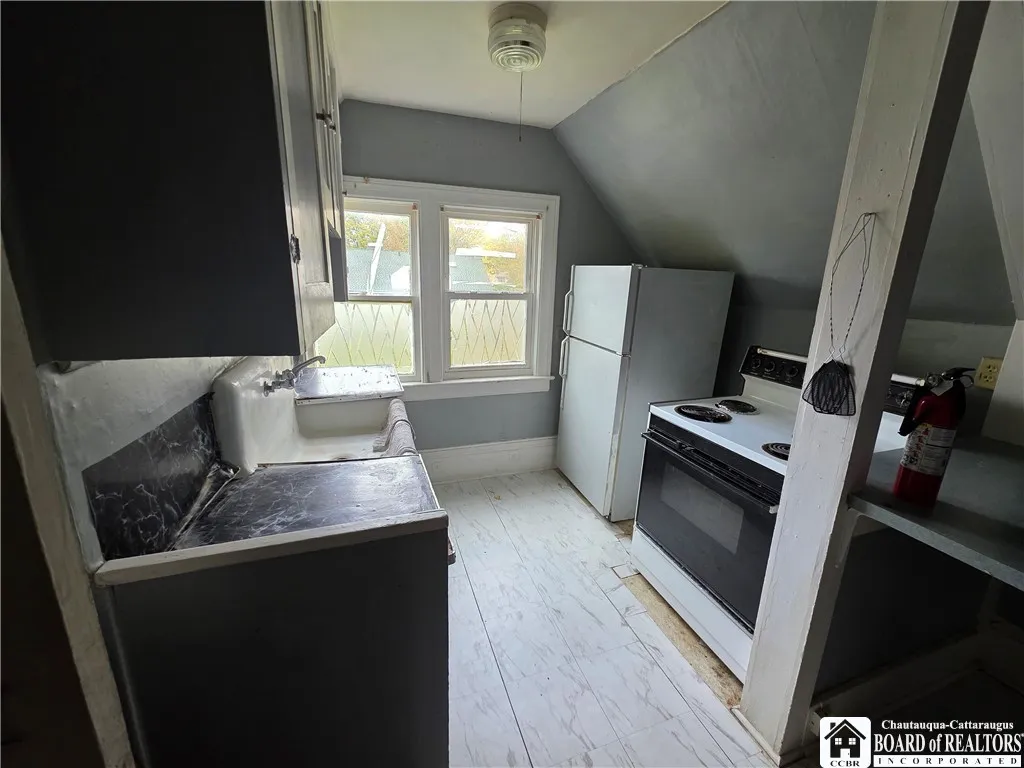 329 Crossman Street, Jamestown, New York 14701, Jamestown, New York 14701, 1 Bedroom Bedrooms, 3 Rooms Rooms,1 BathroomBathrooms,Residential Lease,For Rent,329 Crossman Street, Jamestown, New York 14701,0,R1646763