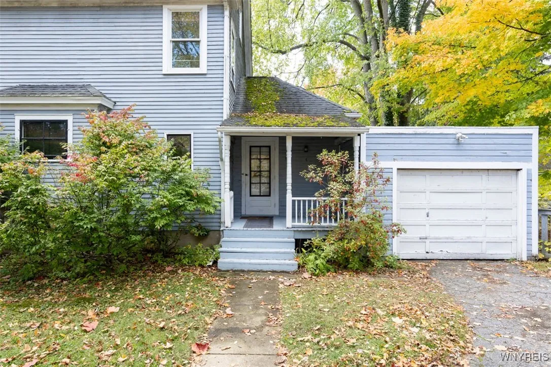 Side Porch/ Garage