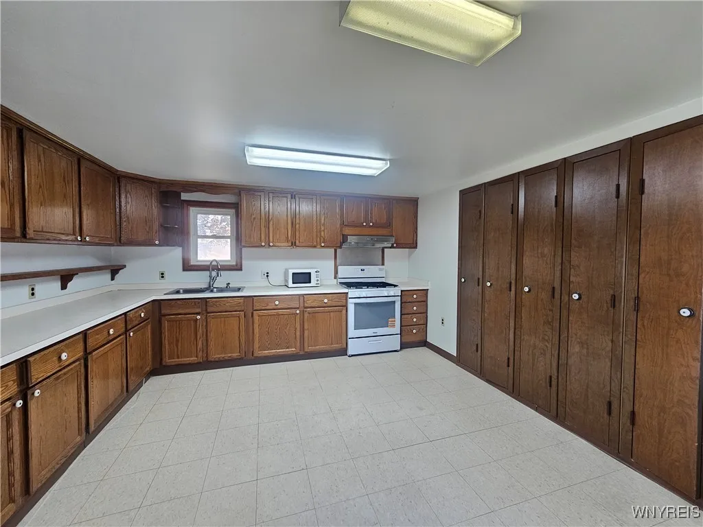 1970 Sturgeon Point Road, Evans, New York 14047, Evans, New York 14047, 4 Bedrooms Bedrooms, 7 Rooms Rooms,1 BathroomBathrooms,Residential Lease,For Rent,1970 Sturgeon Point Road, Evans, New York 14047,0,B1646776