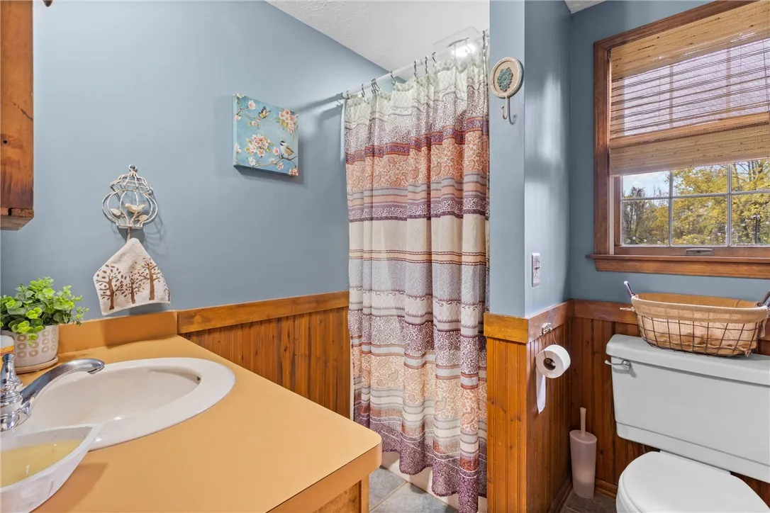Main Floor Full Bath across from mudroom