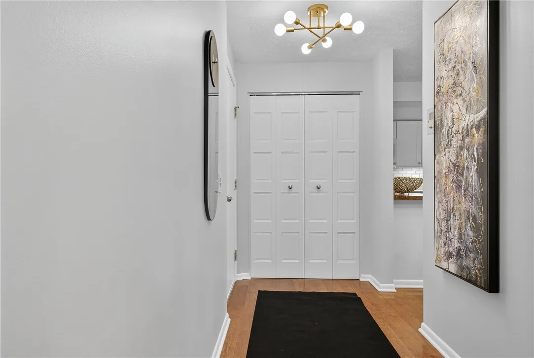 WELCOME TO 27-8 GREAT WOODS COURT. ENTRANCE HAS A DEEP CLOSET BEHIND THE BIFOLD DOORS