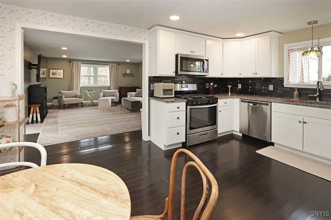 6 Brister Avenue, Auburn, New York 13021, Auburn, New York 13021, 3 Bedrooms Bedrooms, 9 Rooms Rooms,1 BathroomBathrooms,Residential,For Sale,6 Brister Avenue, Auburn, New York 13021,0,S1645443