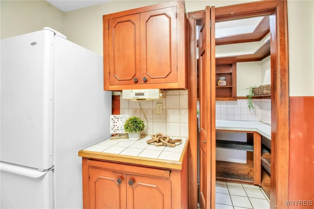 Walk in pantry -kitchen