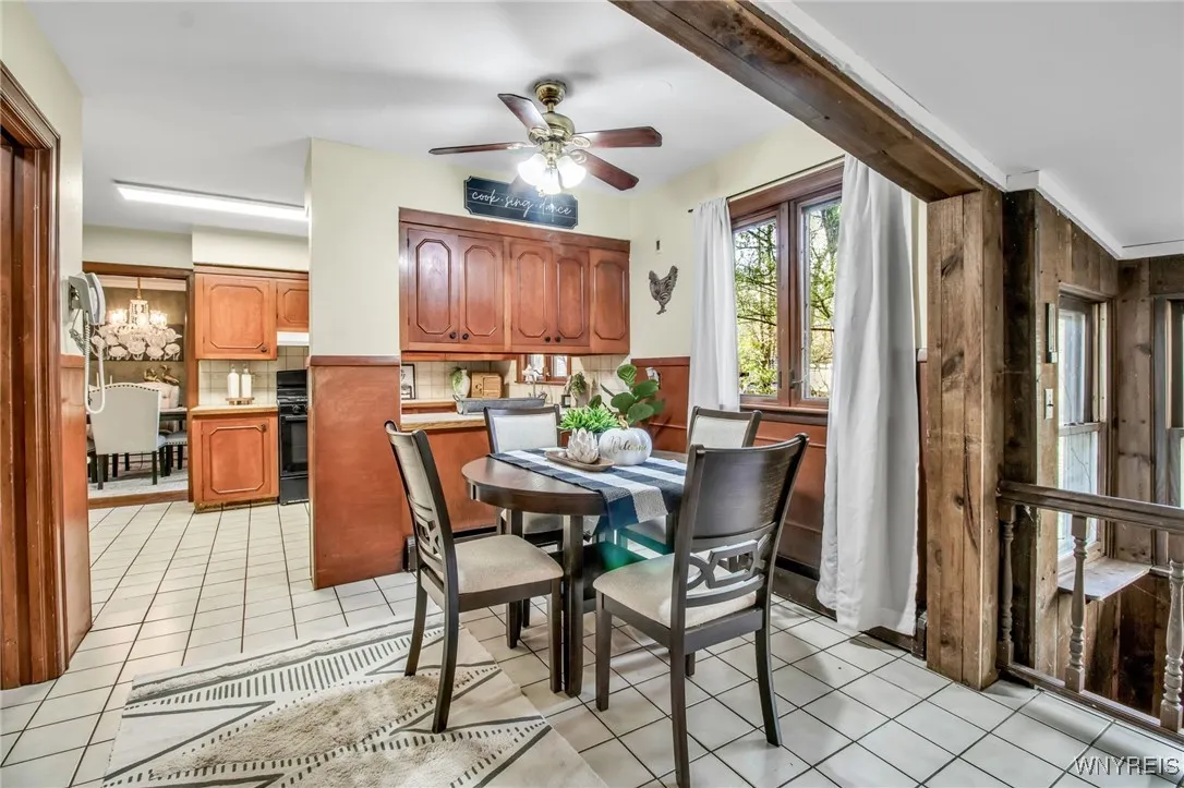 Kitchen eating area