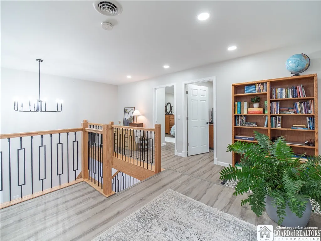 The landing has extra space for doing work at home, a small library or whatever suits your needs.