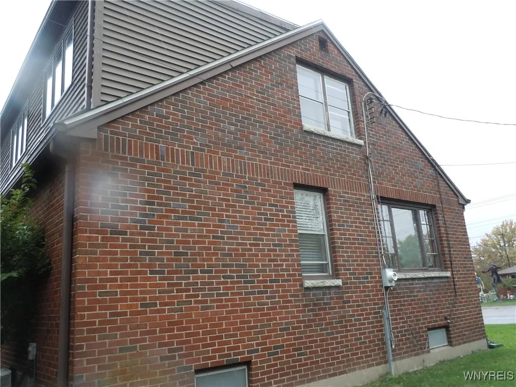 437 French Road, Cheektowaga, New York 14227, Cheektowaga, New York 14227, 4 Bedrooms Bedrooms, 8 Rooms Rooms,1 BathroomBathrooms,Residential,For Sale,437 French Road, Cheektowaga, New York 14227,0,B1643324
