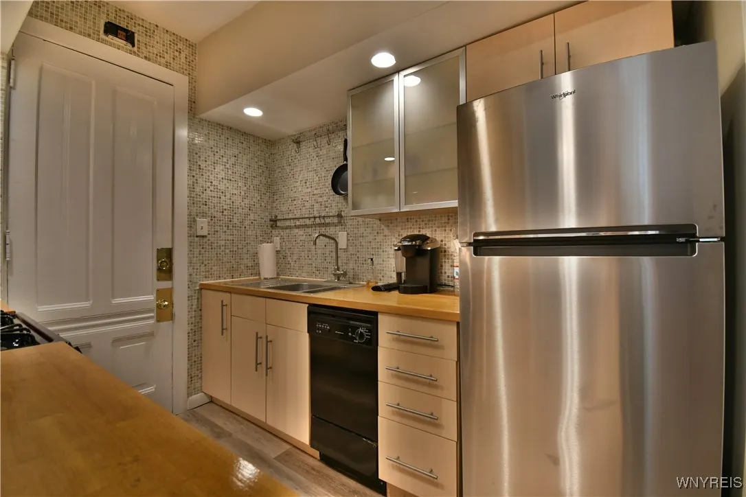 54 Normal Street 1, Buffalo, New York 14201, Buffalo, New York 14201, 2 Bedrooms Bedrooms, 5 Rooms Rooms,1 BathroomBathrooms,Residential Lease,For Rent,54 Normal Street 1, Buffalo, New York 14201,0,B1646739