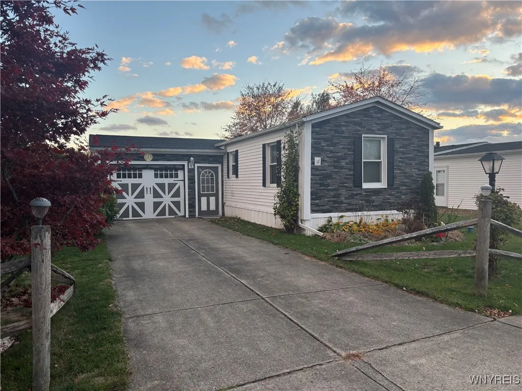 46 Golden Pond, Newstead, New York 14001, Newstead, New York 14001, 2 Bedrooms Bedrooms, 5 Rooms Rooms,1 BathroomBathrooms,Residential,For Sale,46 Golden Pond, Newstead, New York 14001,0,B1646477