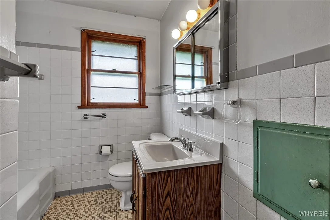 5119 Glendale Avenue, Hamburg, New York 14075, Hamburg, New York 14075, 3 Bedrooms Bedrooms, 6 Rooms Rooms,1 BathroomBathrooms,Residential,Closed,5119 Glendale Avenue, Hamburg, New York 14075,0,B1646532