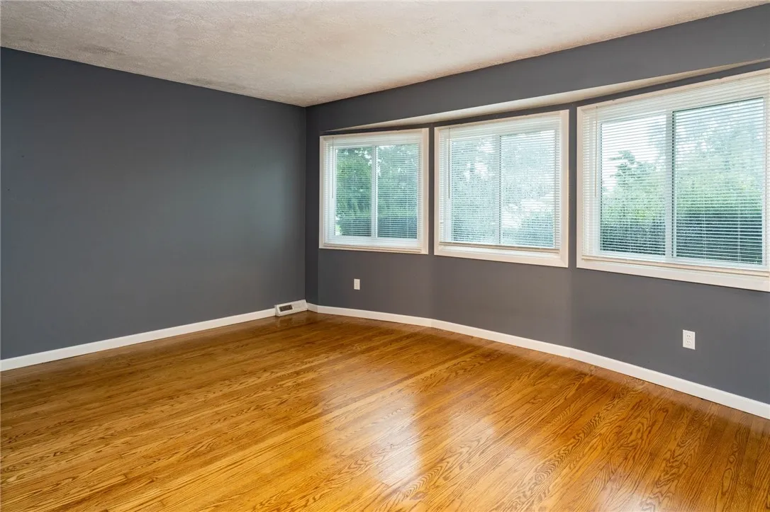 36 Brendan Circle, Henrietta, New York 14467, Henrietta, New York 14467, 4 Bedrooms Bedrooms, 8 Rooms Rooms,2 BathroomsBathrooms,Residential Lease,For Rent,36 Brendan Circle, Henrietta, New York 14467,0,R1638522