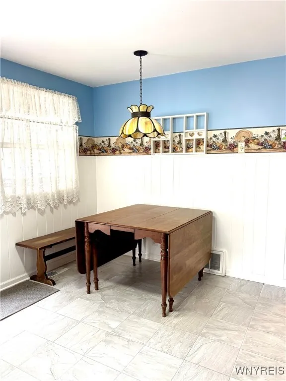 89 White Road, Cheektowaga, New York 14225, Cheektowaga, New York 14225, 4 Bedrooms Bedrooms, 6 Rooms Rooms,1 BathroomBathrooms,Residential,For Sale,89 White Road, Cheektowaga, New York 14225,0,B1646761