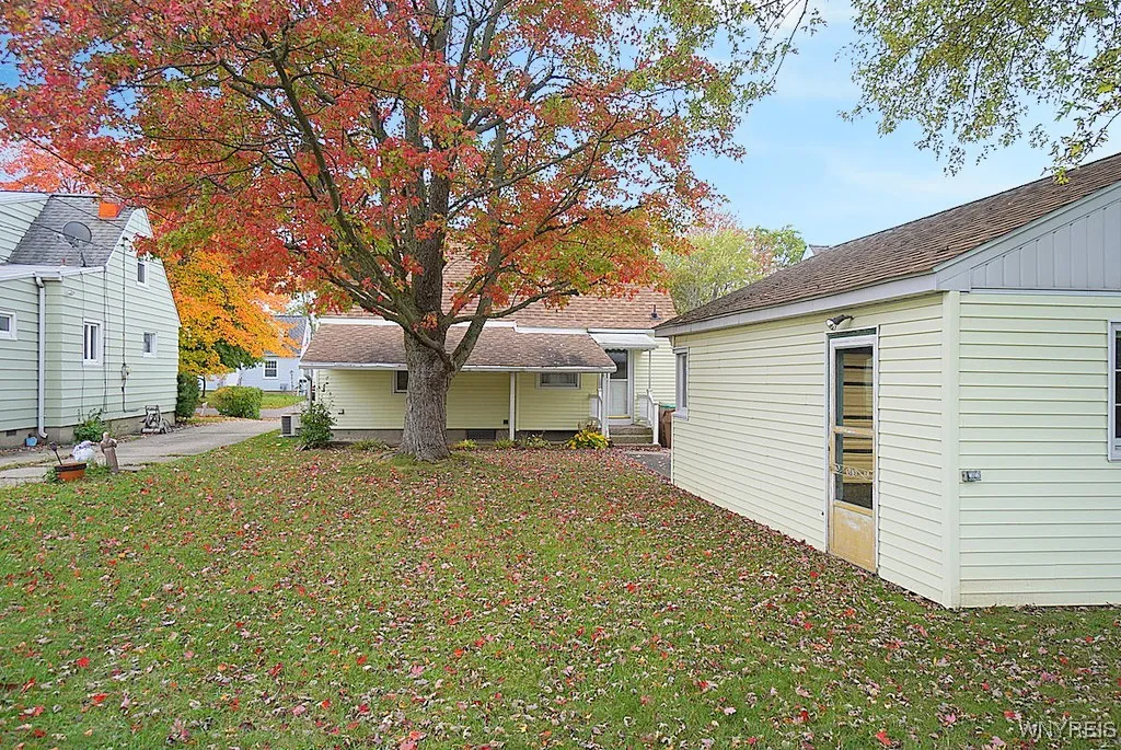 89 White Road, Cheektowaga, New York 14225, Cheektowaga, New York 14225, 4 Bedrooms Bedrooms, 6 Rooms Rooms,1 BathroomBathrooms,Residential,For Sale,89 White Road, Cheektowaga, New York 14225,0,B1646761