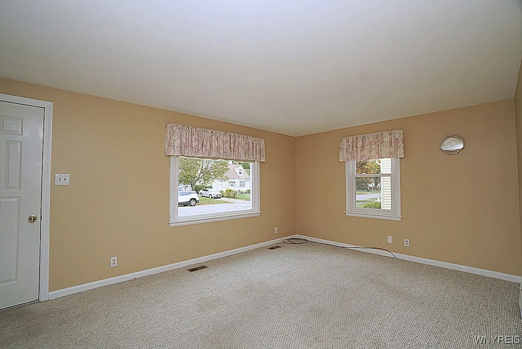 89 White Road, Cheektowaga, New York 14225, Cheektowaga, New York 14225, 4 Bedrooms Bedrooms, 6 Rooms Rooms,1 BathroomBathrooms,Residential,For Sale,89 White Road, Cheektowaga, New York 14225,0,B1646761