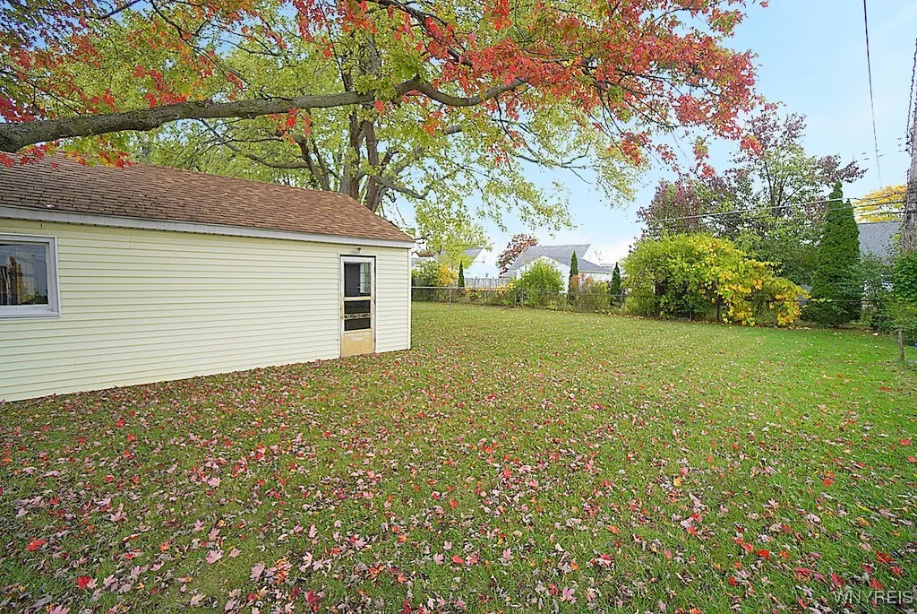 89 White Road, Cheektowaga, New York 14225, Cheektowaga, New York 14225, 4 Bedrooms Bedrooms, 6 Rooms Rooms,1 BathroomBathrooms,Residential,For Sale,89 White Road, Cheektowaga, New York 14225,0,B1646761