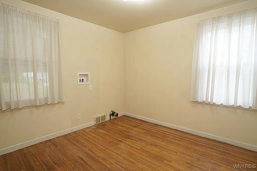 89 White Road, Cheektowaga, New York 14225, Cheektowaga, New York 14225, 4 Bedrooms Bedrooms, 6 Rooms Rooms,1 BathroomBathrooms,Residential,For Sale,89 White Road, Cheektowaga, New York 14225,0,B1646761