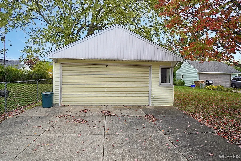 89 White Road, Cheektowaga, New York 14225, Cheektowaga, New York 14225, 4 Bedrooms Bedrooms, 6 Rooms Rooms,1 BathroomBathrooms,Residential,For Sale,89 White Road, Cheektowaga, New York 14225,0,B1646761