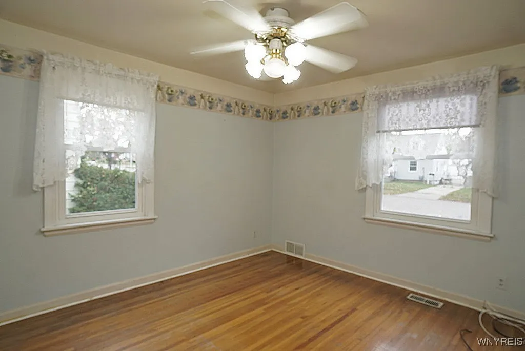 89 White Road, Cheektowaga, New York 14225, Cheektowaga, New York 14225, 4 Bedrooms Bedrooms, 6 Rooms Rooms,1 BathroomBathrooms,Residential,For Sale,89 White Road, Cheektowaga, New York 14225,0,B1646761