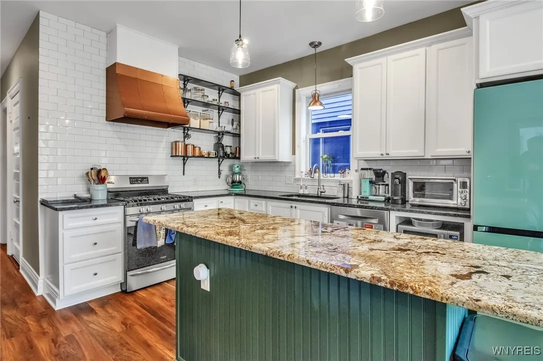 288 Baynes Street, Buffalo, New York 14213, Buffalo, New York 14213, 4 Bedrooms Bedrooms, 7 Rooms Rooms,2 BathroomsBathrooms,Residential,Closed,288 Baynes Street, Buffalo, New York 14213,0,B1646247