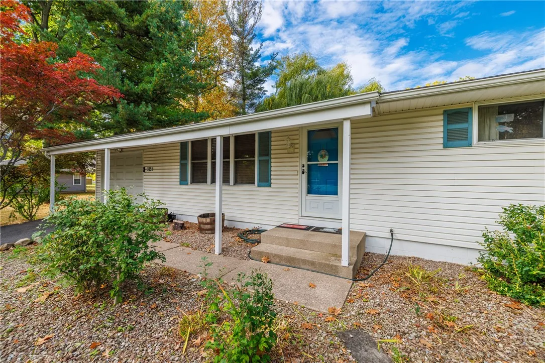 3851 Mount Read Boulevard, Greece, New York 14616, Greece, New York 14616, 3 Bedrooms Bedrooms, 5 Rooms Rooms,1 BathroomBathrooms,Residential,For Sale,3851 Mount Read Boulevard, Greece, New York 14616,0,R1646254