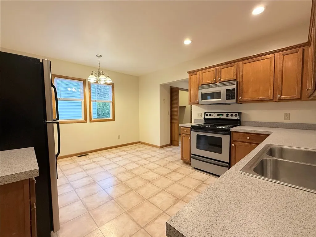 238 B Glenwood Avenue, Horseheads, New York 14903, Horseheads, New York 14903, 3 Bedrooms Bedrooms, 9 Rooms Rooms,1 BathroomBathrooms,Residential Lease,For Rent,238 B Glenwood Avenue, Horseheads, New York 14903,0,R1646732