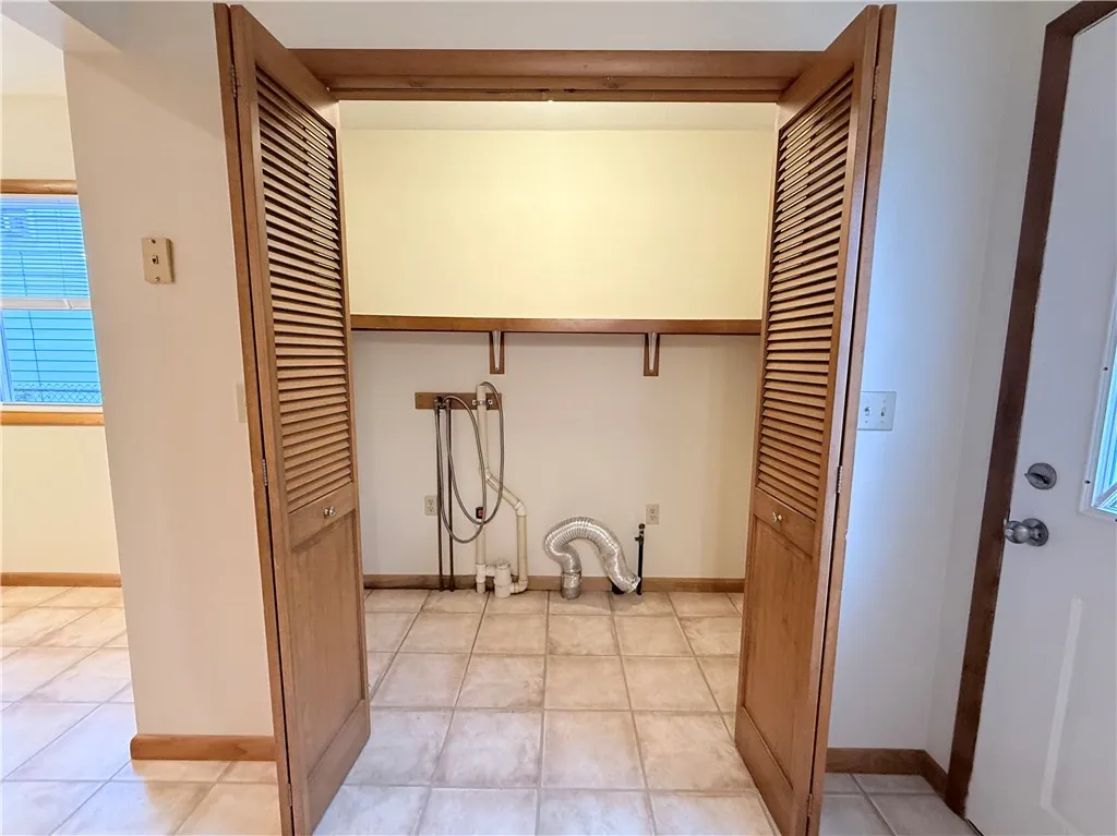 238 B Glenwood Avenue, Horseheads, New York 14903, Horseheads, New York 14903, 3 Bedrooms Bedrooms, 9 Rooms Rooms,1 BathroomBathrooms,Residential Lease,For Rent,238 B Glenwood Avenue, Horseheads, New York 14903,0,R1646732