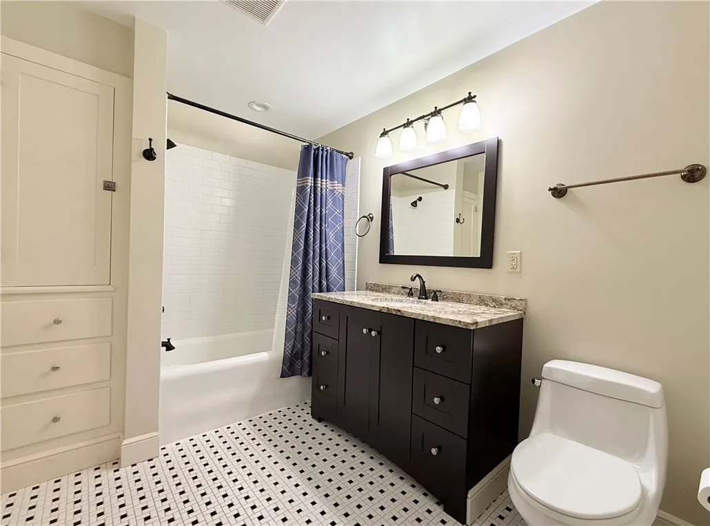 161 B Oakwood Avenue A, Horseheads, New York 14903, Horseheads, New York 14903, 2 Bedrooms Bedrooms, 6 Rooms Rooms,1 BathroomBathrooms,Residential Lease,For Rent,161 B Oakwood Avenue A, Horseheads, New York 14903,0,R1646735