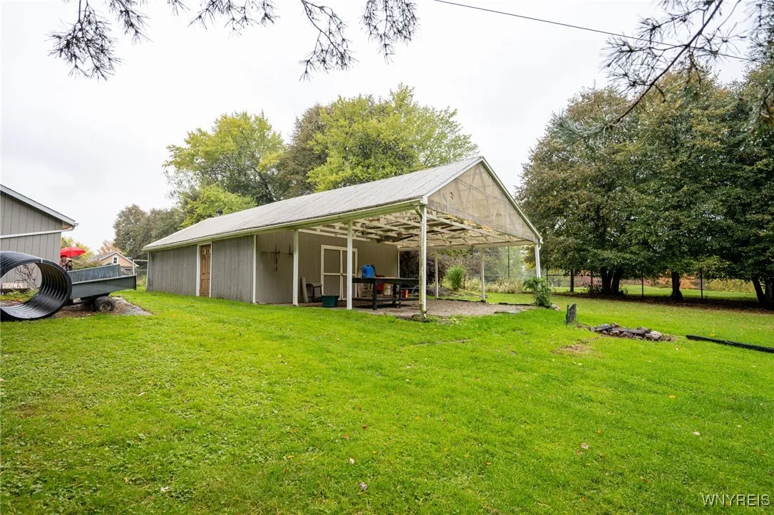 Pavilion building with interior stage