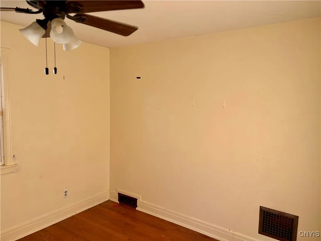 1.5 flr bedroom