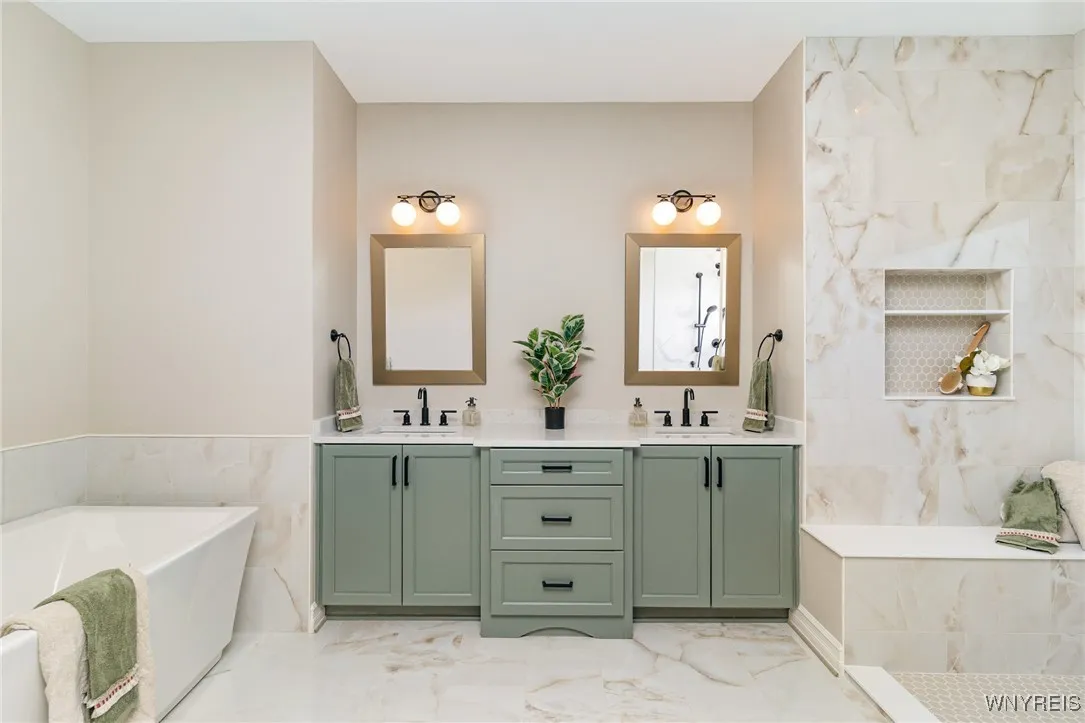 5211 Kandefer's Trail, Clarence, New York 14221, Clarence, New York 14221, 4 Bedrooms Bedrooms, 10 Rooms Rooms,3 BathroomsBathrooms,Residential,For Sale,5211 Kandefer's Trail, Clarence, New York 14221,0,B1646728