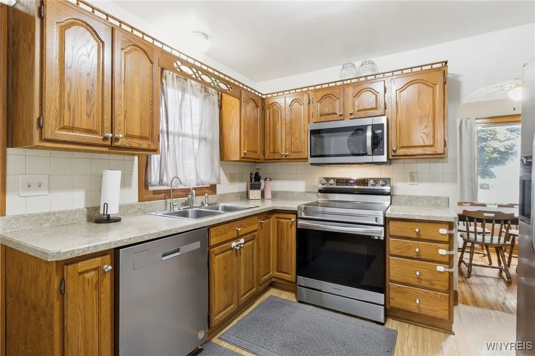 2945 Michigan Avenue, Niagara Falls, New York 1430, Niagara Falls, New York 14305, 3 Bedrooms Bedrooms, 8 Rooms Rooms,2 BathroomsBathrooms,Residential,For Sale,2945 Michigan Avenue, Niagara Falls, New York 1430,0,B1646933