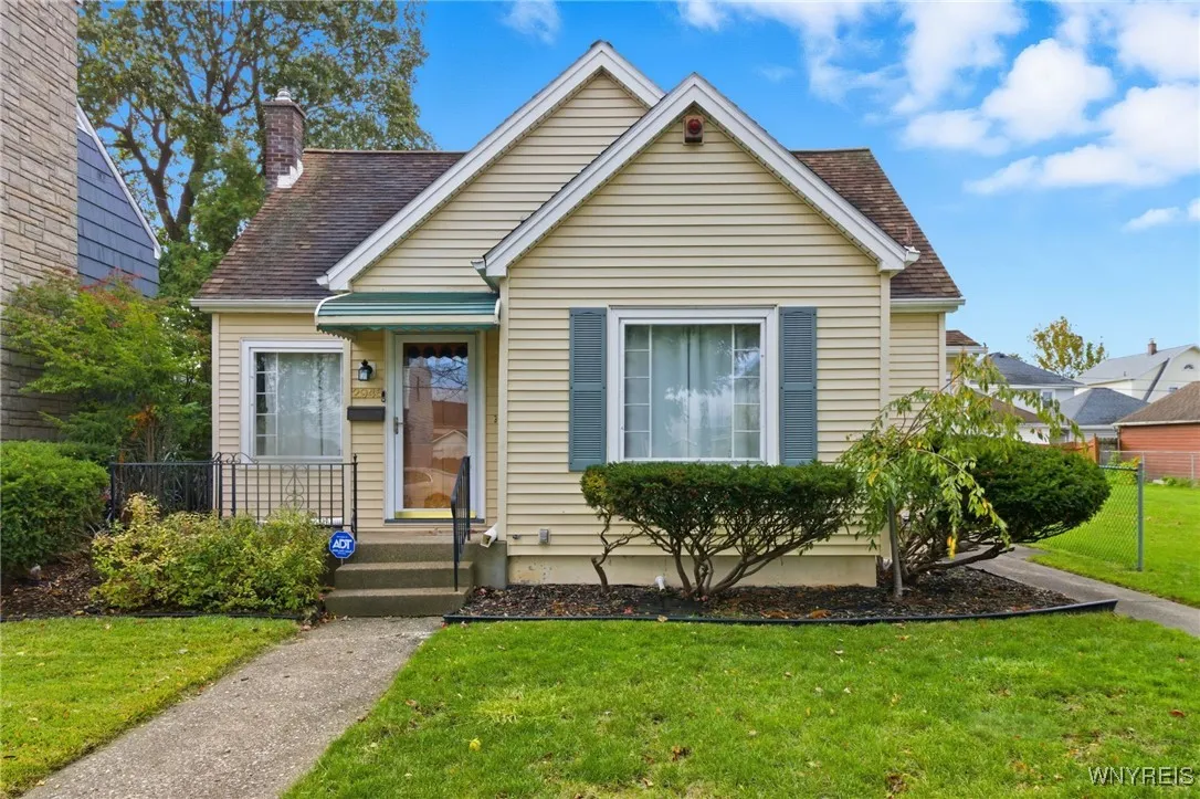 2945 Michigan Avenue, Niagara Falls, New York 1430, Niagara Falls, New York 14305, 3 Bedrooms Bedrooms, 8 Rooms Rooms,2 BathroomsBathrooms,Residential,For Sale,2945 Michigan Avenue, Niagara Falls, New York 1430,0,B1646933