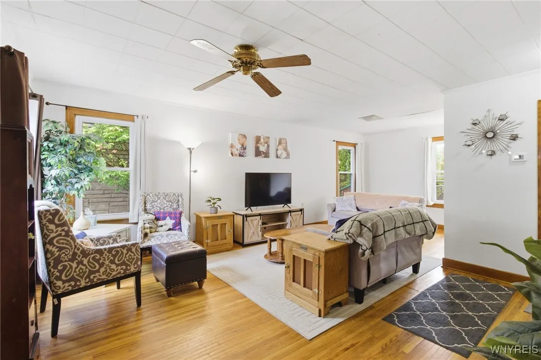 2945 Michigan Avenue, Niagara Falls, New York 1430, Niagara Falls, New York 14305, 3 Bedrooms Bedrooms, 8 Rooms Rooms,2 BathroomsBathrooms,Residential,For Sale,2945 Michigan Avenue, Niagara Falls, New York 1430,0,B1646933