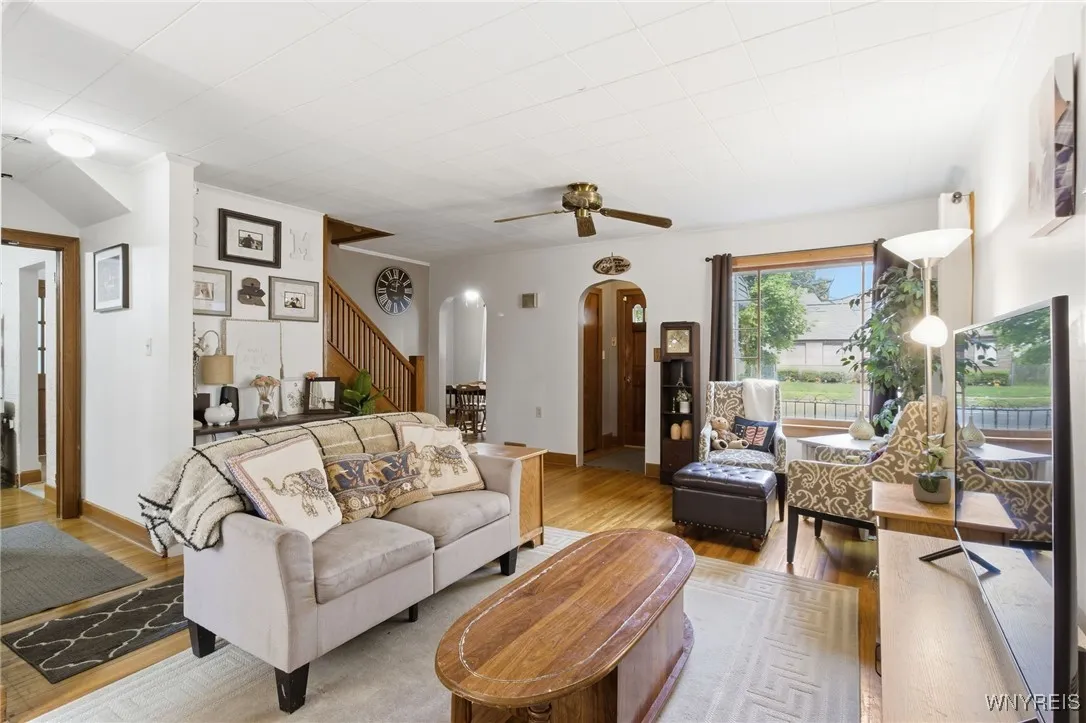 2945 Michigan Avenue, Niagara Falls, New York 1430, Niagara Falls, New York 14305, 3 Bedrooms Bedrooms, 8 Rooms Rooms,2 BathroomsBathrooms,Residential,For Sale,2945 Michigan Avenue, Niagara Falls, New York 1430,0,B1646933