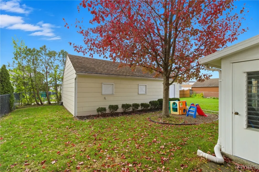 2945 Michigan Avenue, Niagara Falls, New York 1430, Niagara Falls, New York 14305, 3 Bedrooms Bedrooms, 8 Rooms Rooms,2 BathroomsBathrooms,Residential,For Sale,2945 Michigan Avenue, Niagara Falls, New York 1430,0,B1646933