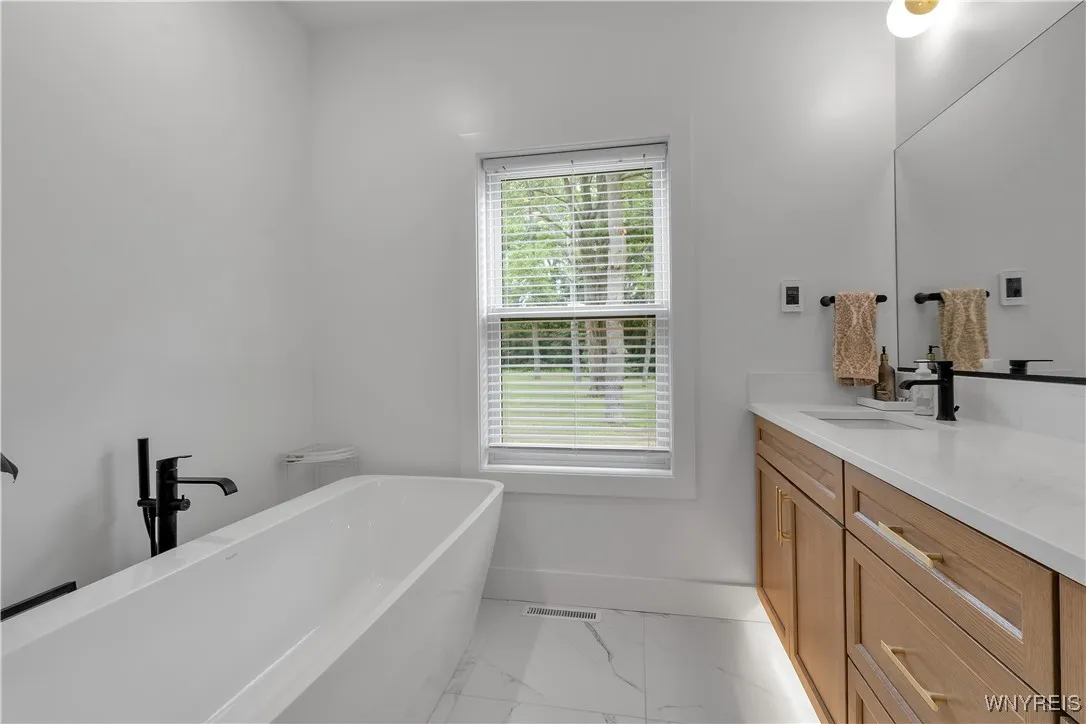 809 Casey Road, Amherst, New York 14051, Amherst, New York 14051, 3 Bedrooms Bedrooms, 7 Rooms Rooms,3 BathroomsBathrooms,Residential,For Sale,809 Casey Road, Amherst, New York 14051,0,B1646750