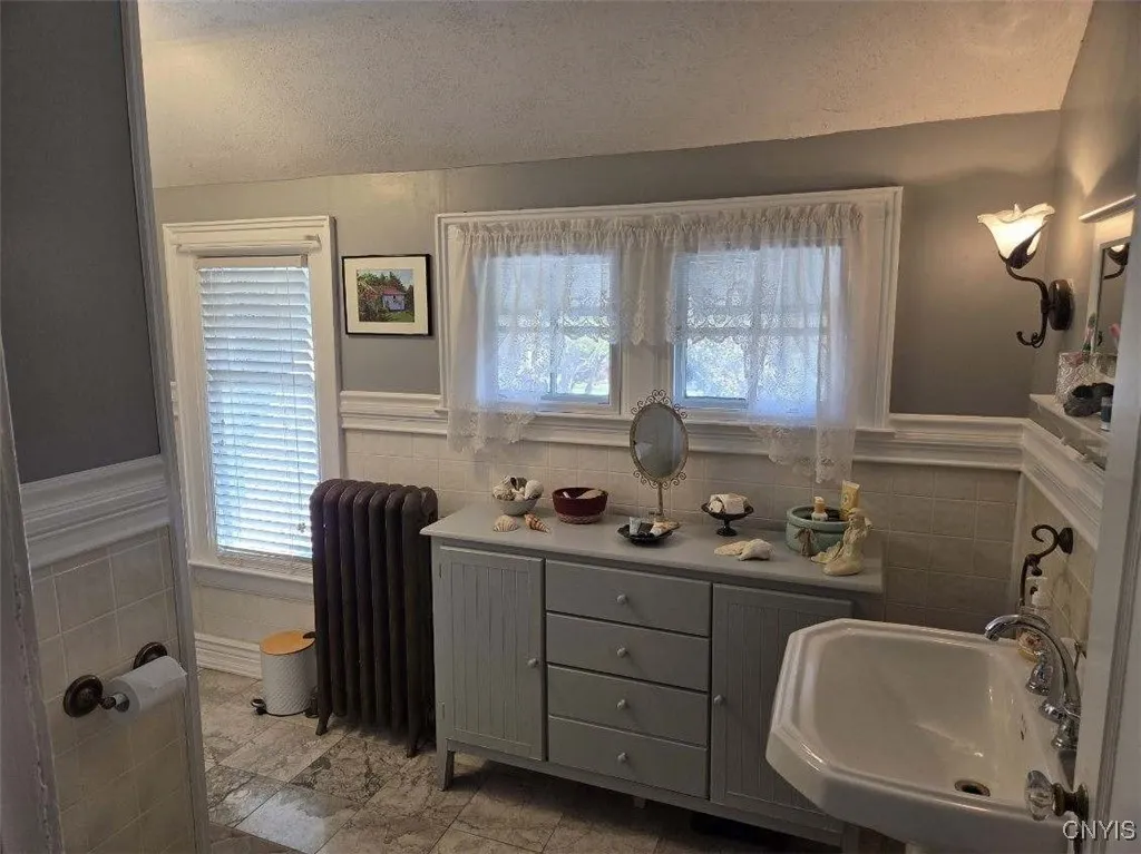 102 Hillside Avenue, Herkimer, New York 13350, Herkimer, New York 13350, 3 Bedrooms Bedrooms, 7 Rooms Rooms,1 BathroomBathrooms,Residential,For Sale,102 Hillside Avenue, Herkimer, New York 13350,0,S1646912