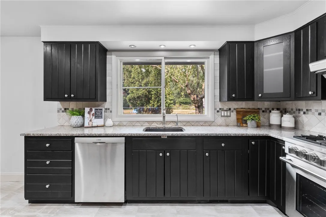679 Heritage Drive, Greece, New York 14615, Greece, New York 14615, 5 Bedrooms Bedrooms, 11 Rooms Rooms,3 BathroomsBathrooms,Residential,For Sale,679 Heritage Drive, Greece, New York 14615,0,R1646884