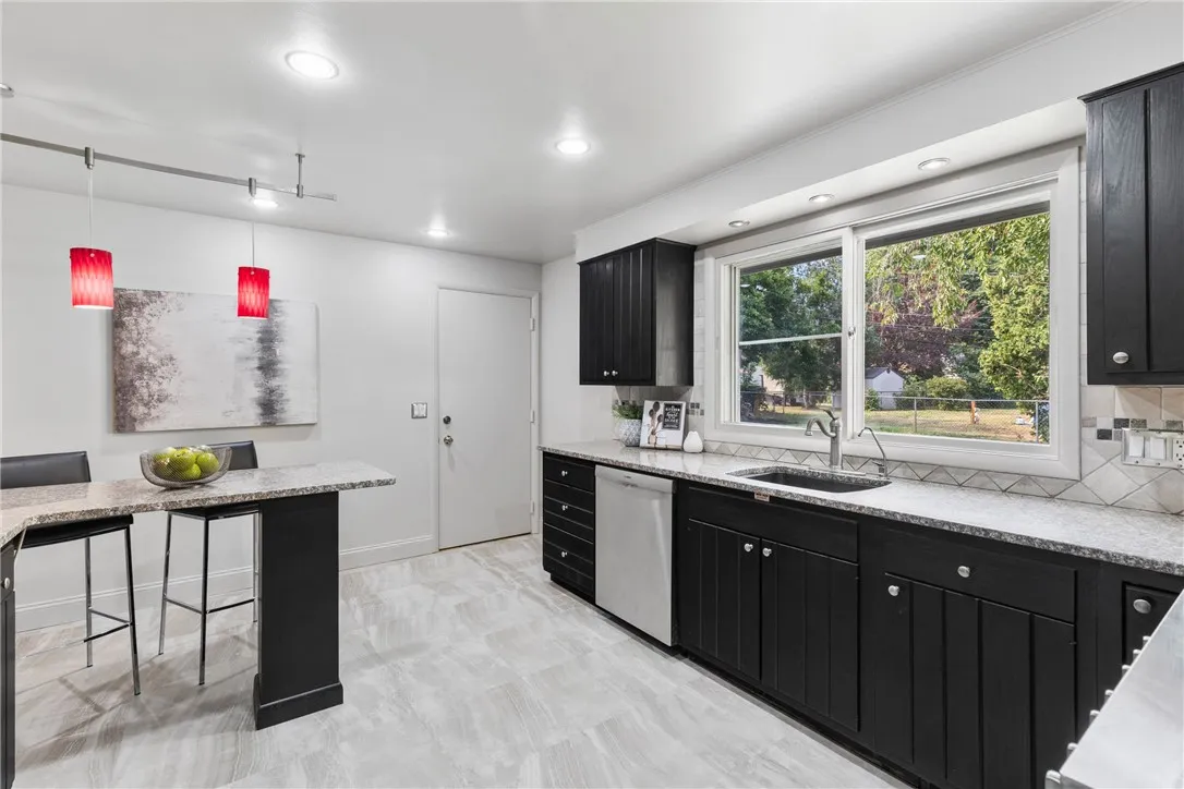 679 Heritage Drive, Greece, New York 14615, Greece, New York 14615, 5 Bedrooms Bedrooms, 11 Rooms Rooms,3 BathroomsBathrooms,Residential,For Sale,679 Heritage Drive, Greece, New York 14615,0,R1646884