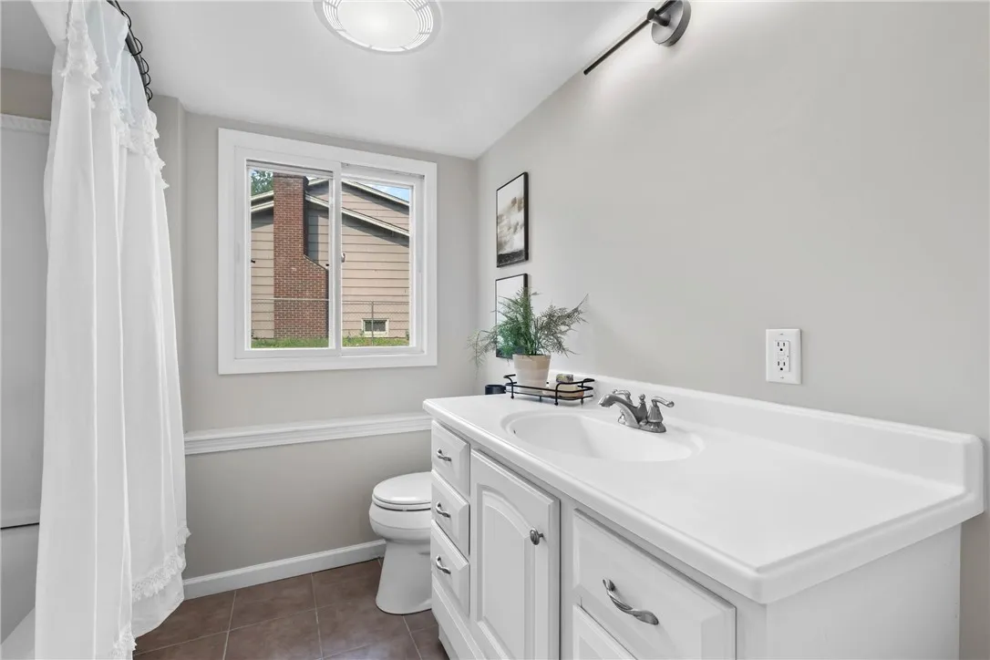 679 Heritage Drive, Greece, New York 14615, Greece, New York 14615, 5 Bedrooms Bedrooms, 11 Rooms Rooms,3 BathroomsBathrooms,Residential,For Sale,679 Heritage Drive, Greece, New York 14615,0,R1646884