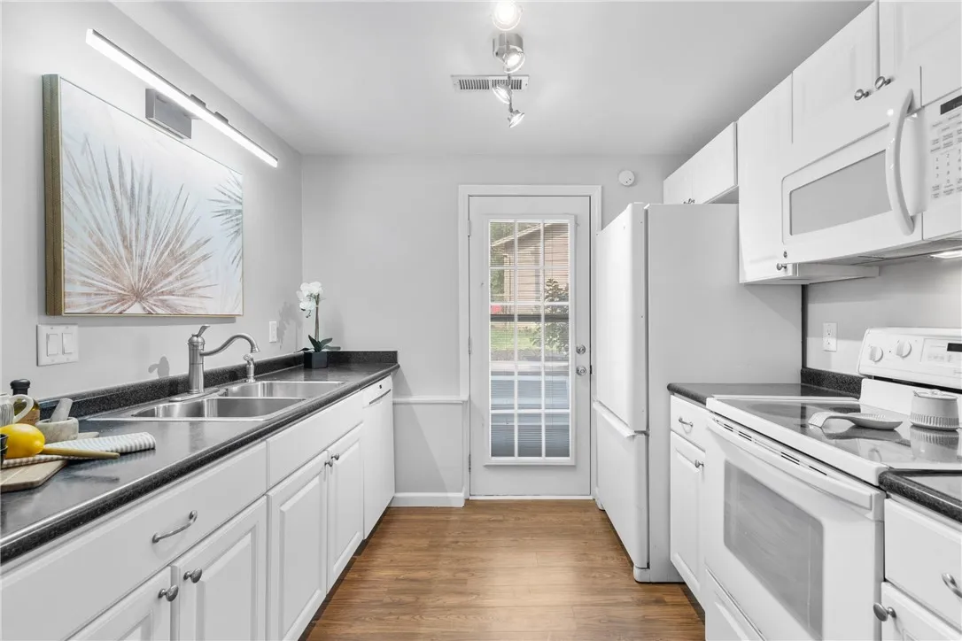 679 Heritage Drive, Greece, New York 14615, Greece, New York 14615, 5 Bedrooms Bedrooms, 11 Rooms Rooms,3 BathroomsBathrooms,Residential,For Sale,679 Heritage Drive, Greece, New York 14615,0,R1646884