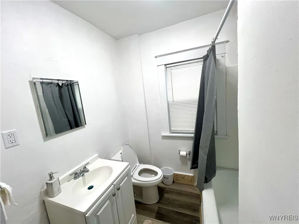 1119 15th Street Lower, Niagara Falls, New York 14, Niagara Falls, New York 14301, 2 Bedrooms Bedrooms, 6 Rooms Rooms,1 BathroomBathrooms,Residential Lease,For Rent,1119 15th Street Lower, Niagara Falls, New York 14,0,B1646747