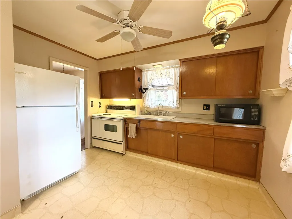 37 Rockland Avenue, Bradford City, Pennsylvania 16, Bradford City, Pennsylvania 16701, 3 Bedrooms Bedrooms, 5 Rooms Rooms,1 BathroomBathrooms,Residential,Closed,37 Rockland Avenue, Bradford City, Pennsylvania 16,0,R1646792